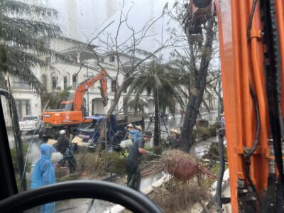 dịchv ụ dọn dẹp môi trường xanh, khắc phục sự cố của máy xúc Hạ Long